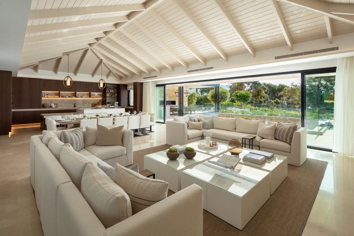 Phòng khách hiện đại, ngập tràn ánh sáng tự nhiên