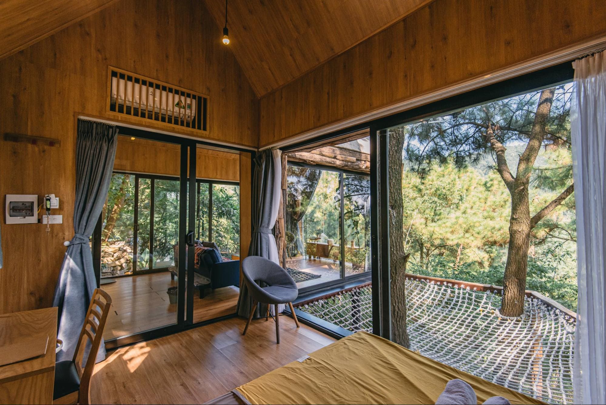 Mẫu thiết kế homestay phong cách Tropical giữa rừng xanh